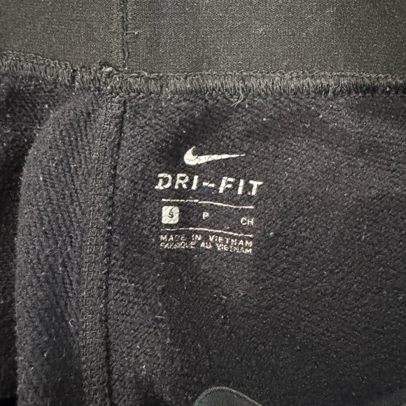 Nike Joggers - Picture 2 of 3
